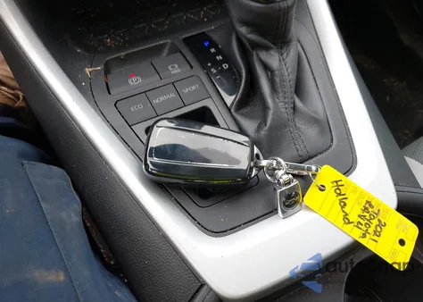 2021 Toyota Rav4 Xle z USA, uszkodzony, nr VIN 2T3W1RFV0MC117594